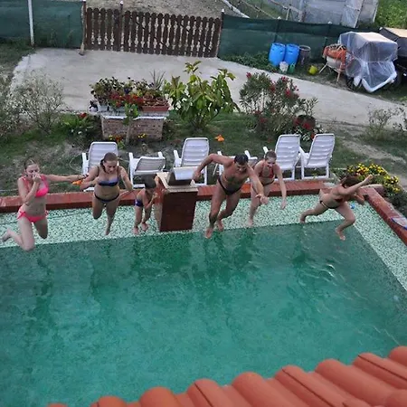 Roenk-wellness Panzio Bed & Breakfast Mezopeterd